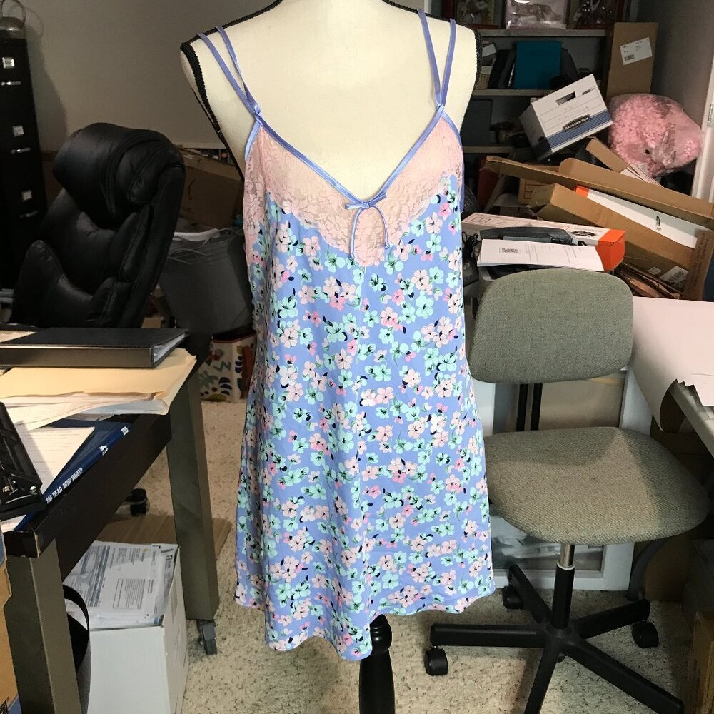 Women's Chemise nightgown, blue floral Size L, Jones New York